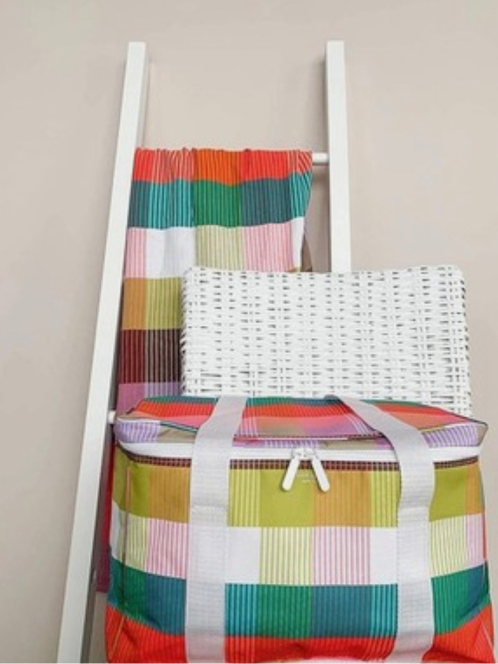 KATE SPADE ♠️ RAINBOW PLAID XL TURKISH TOWEL & LARGE INSULATED COOLER BAG NWT - Picture 6 of 8